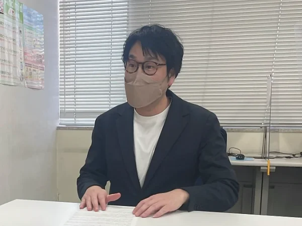 映像学習やテキストについて、実際の受講で感じた学びやすさを話してくださいました。